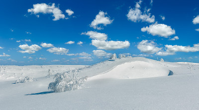 冬季山地雪景