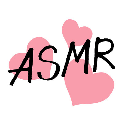 ASMR手写字母在白色背景与粉红色的心。播客、广播、网络广播、访谈。播客频道的象征。设计海报，t恤，
