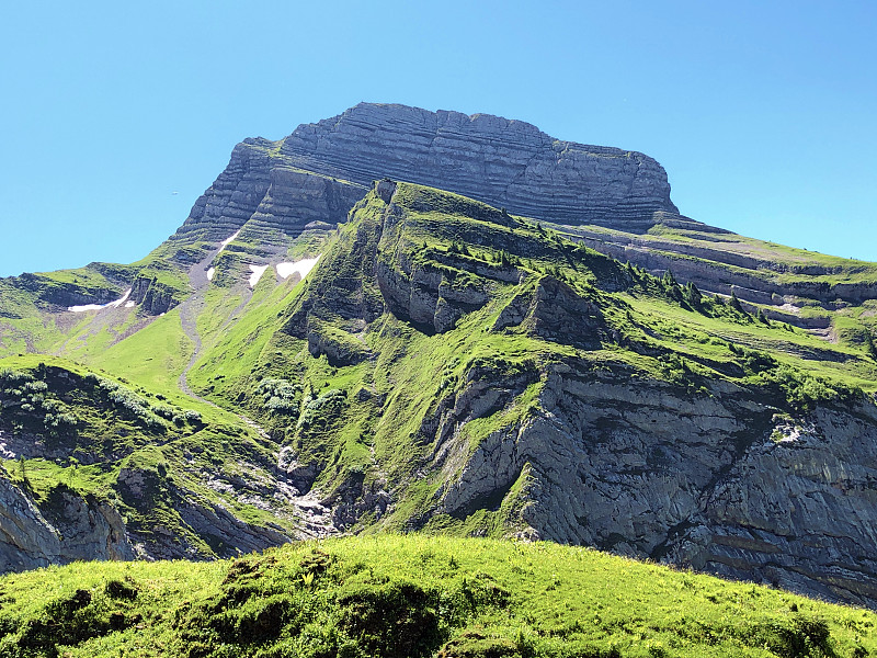 瑞士施维茨州内塔尔的津德伦斯皮茨山(Zindlenspitz Mountain)，位于瓦格达尔河谷(