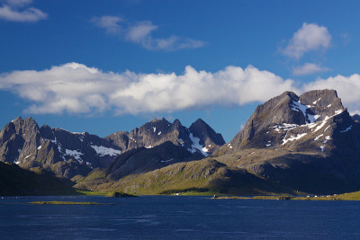 洛弗滕峰