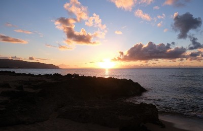 阿里海滩公园日落，哈莱瓦，瓦胡岛