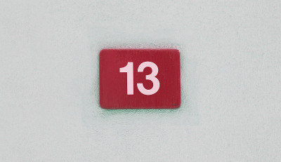 墙上的13号牌子，运气不好