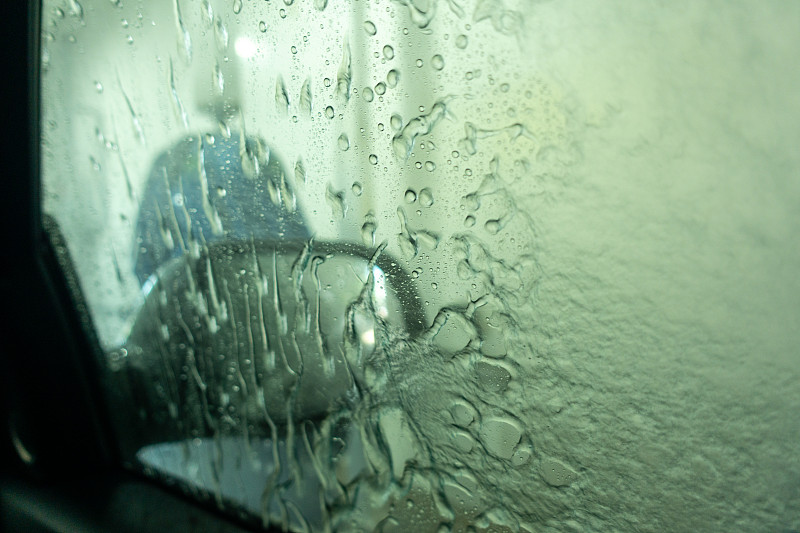 热带风暴(大雨)，车窗外景色。