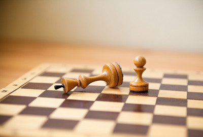Pawn战胜了国王。棋子。
