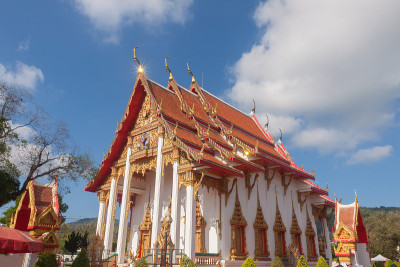 查龙寺，泰国普吉岛的一座古老寺庙