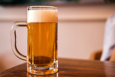 去咖啡馆喝杯啤酒