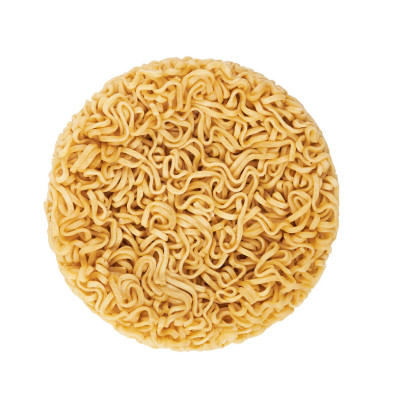 白色背景上的方便面
