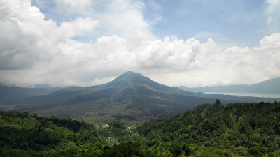 巴厘岛昆马尼火山。