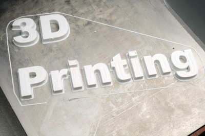 题词“3d打印”，在3d打印机塑料PLA上制作