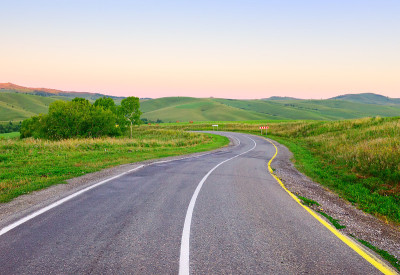 阿尔泰山麓的道路