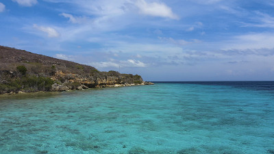 鸟瞰索托附近美丽的海滩- Curaçao/加勒比海/荷属安的列斯群岛
