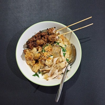 高角观景鸡炒面或鸡炒面