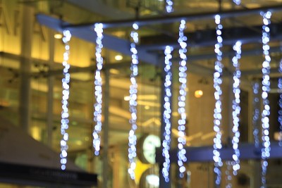 灯光线条模糊散景背景，餐厅夜灯装饰，百货商场圣诞、新年喜庆夜灯装饰，生活方式夜灯散景