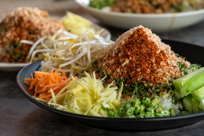Khao Yam(米饭沙拉)泰国食谱。
