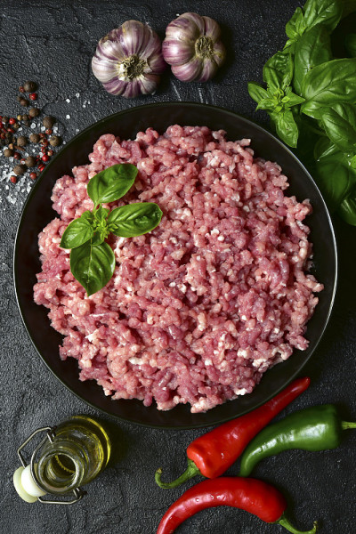 黑碗里自制的肉末