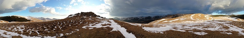 冬季山顶日落全景