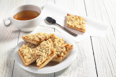 茶和果酱饼干