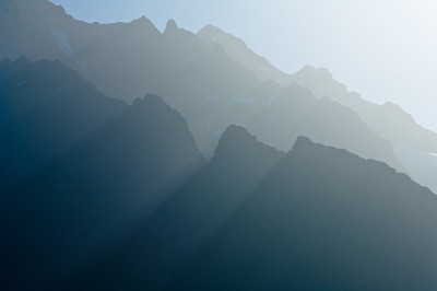 夏天在瑞士山区-伯恩斯阿尔卑斯山