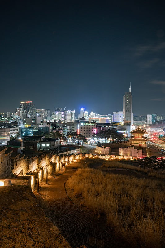 首尔东大门的夜景