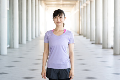 肖像运动亚洲女人放松