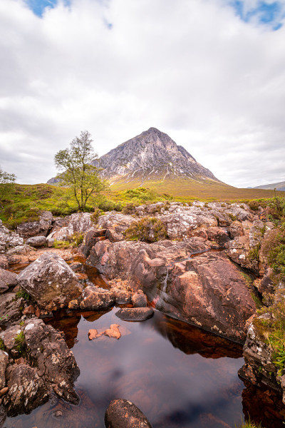 Buachaille Etive Mér，可以看到苏格兰库帕尔河上的Etive山