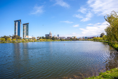 巴统的努里格利湖全景图