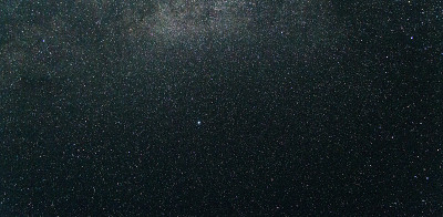 夜空有很多闪亮的星星，银河