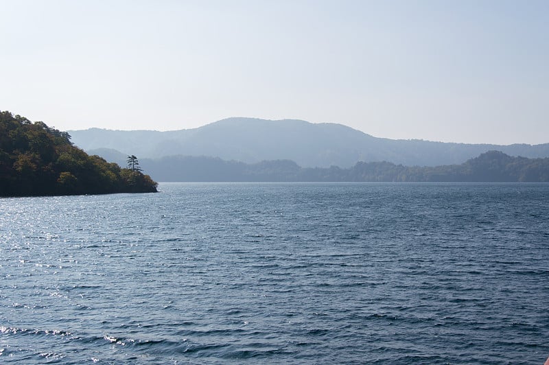 日本青森市和田湖的风景