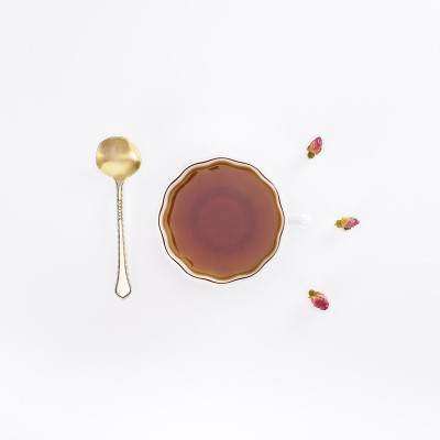 一杯茶和一把勺子