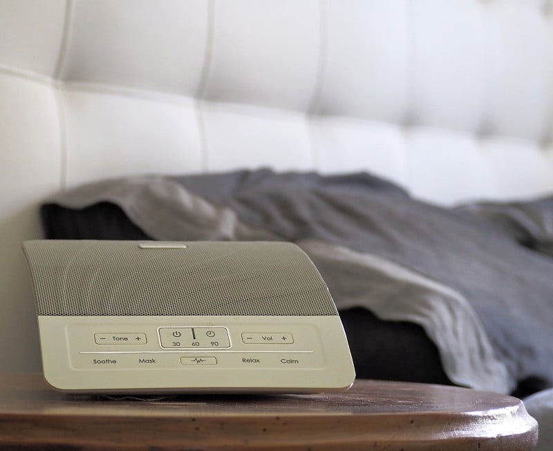 白噪音机，用来产生随机声音帮助睡眠的设备