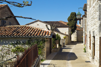 风景如画的旅游景点Pujols村，Lot-et-Garonne，法国。