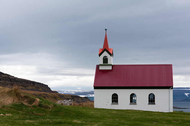 Vatnsfjardarkirkja，冰岛众多教堂之一。