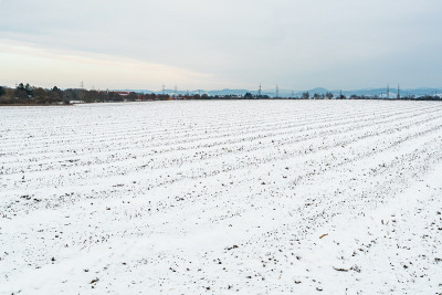 冬季山水，农地下大雪