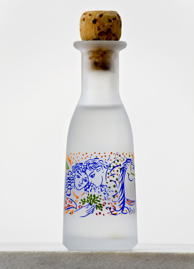希腊传统手工酿制的茴香酒瓶