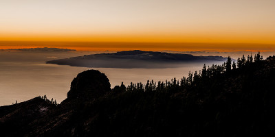 夕阳下的戈梅拉岛