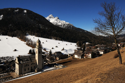 冬天的sestosexten, Val Pusteria, Dolomites，意大利。
