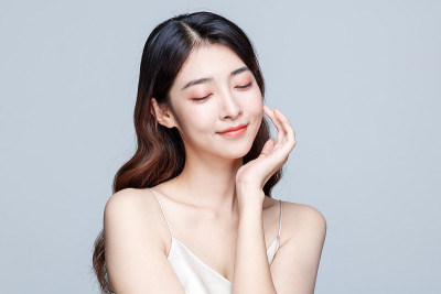 画室里的美女肖像
