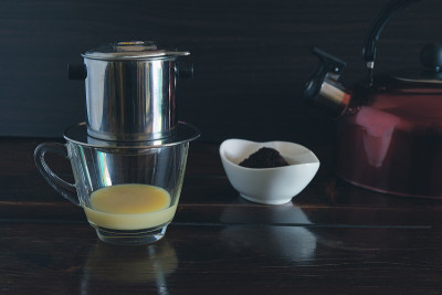 越南风味的甜炼乳加热咖啡。