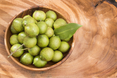 新鲜、成熟、去皮的昆柏果-美耳霉