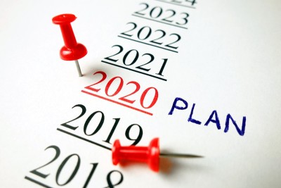 数字2020，文字计划和红色大头针