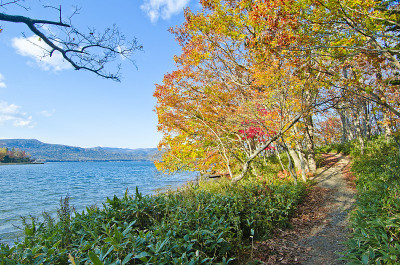 秋日的赤岸湖，日本北海道