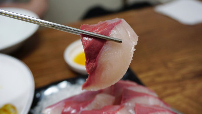 一块美味的生鱼片