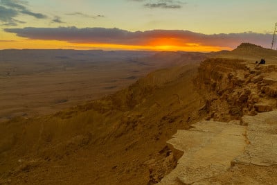 Makhtesh(火山口)Ramon的日落视图