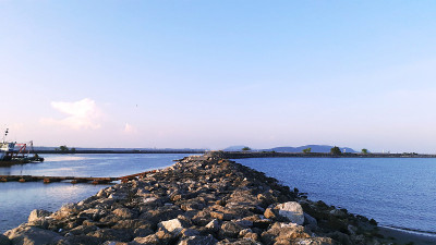 岩石堰
