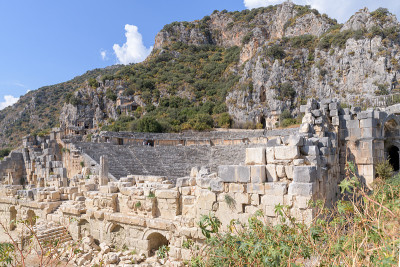 迈拉的岩石坟墓和古老剧院。Demre、土耳其
