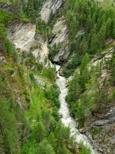 马特尔山谷的峡谷和河流