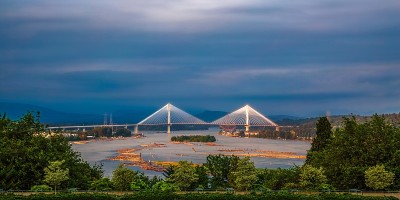 横跨弗雷泽河的大桥