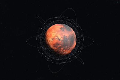 在红色星球火星上寻找生命迹象的卫星。火星视图从空间与几何网络多边形图形和连接线。探索火星这颗红色星球