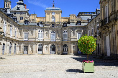 La Granja de San Indefonso, Segovia, Spain的皇宫。