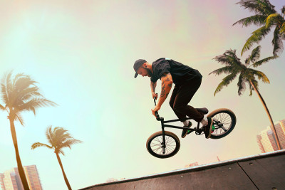 BMX骑手。